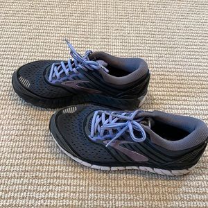 Brooks Running Shoes Size 8.5